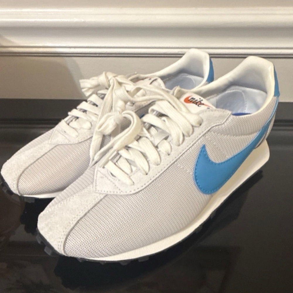 SALE -10%
Nike Men’s White Sneakers with Light Blue Swoosh